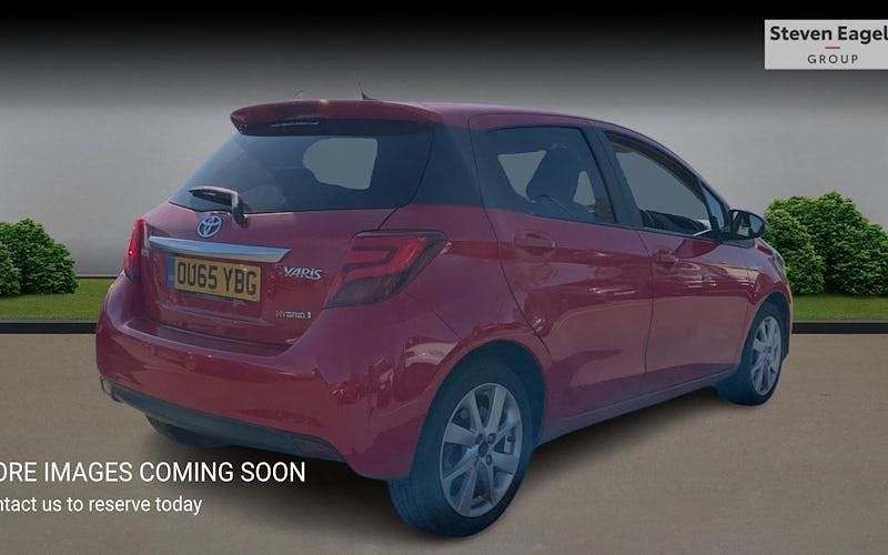 Used Toyota Yaris Hybrid Sport 101 HP (74 kW) 2015 Hatchback