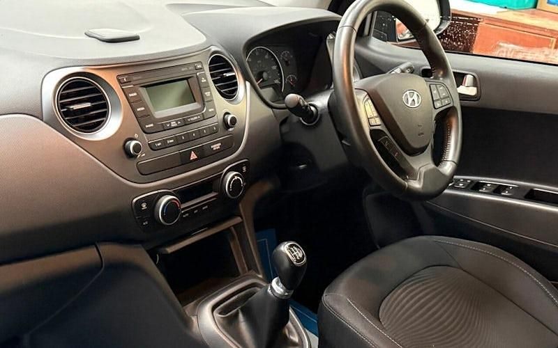 Used Hyundai i10 Premium 88 HP (64 kW) 2020 Hatchback