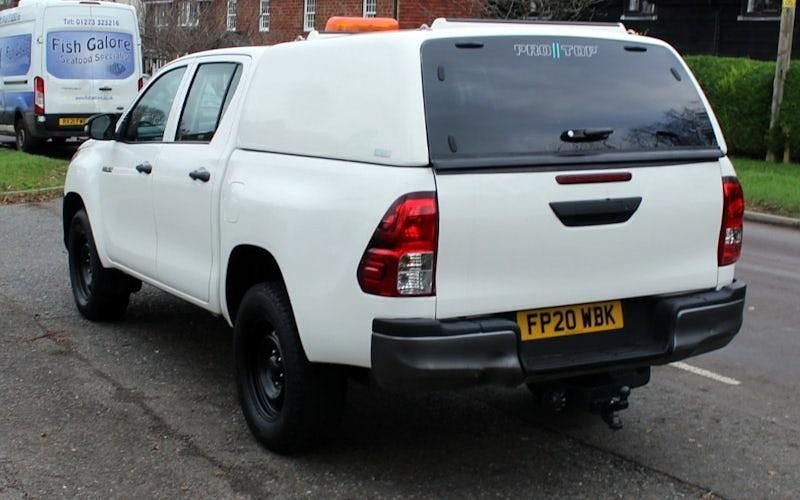 Used Toyota HiLux Active 150 HP (110 kW) 2020 White Pickup