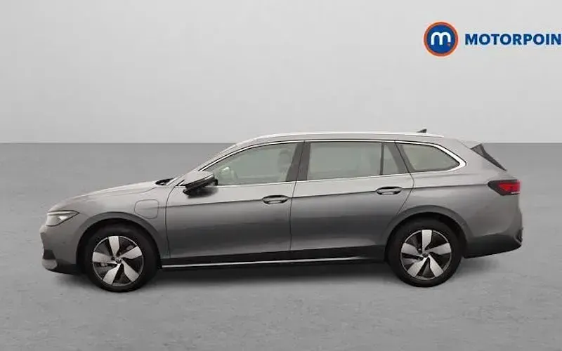 Usado VW Passat Life 204 HP (150 kW) 2025 Cinzento Carrinha
