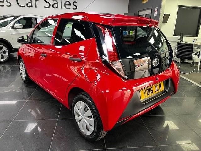 Used Toyota Aygo 68 HP (50 kW) 2016 Red Hatchback