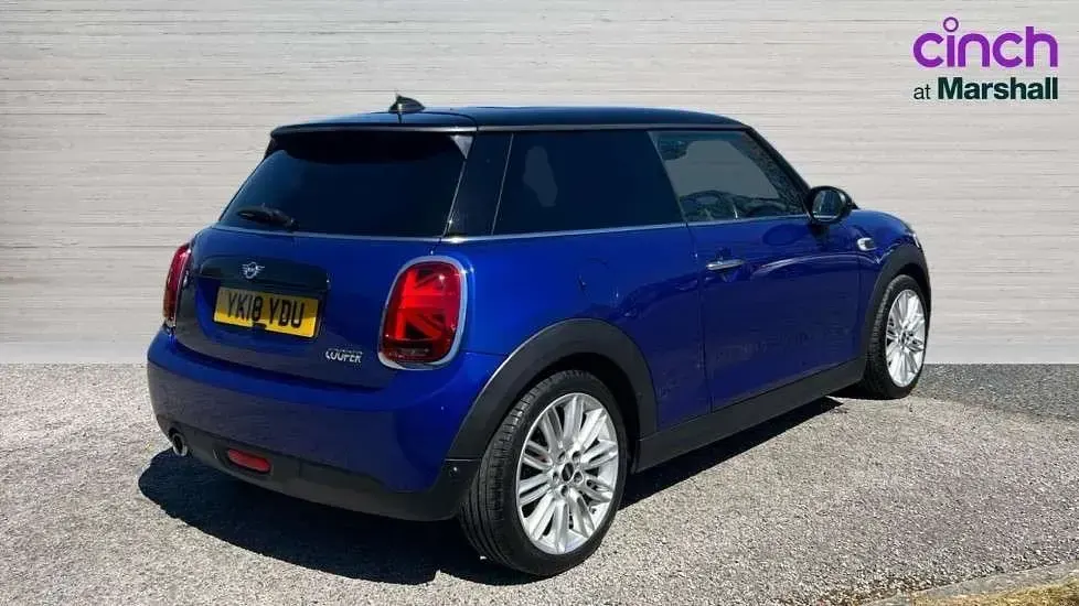 Używany Mini Cooper Hatch 136 KM (100 kW) 2018 Niebieski Hatchback