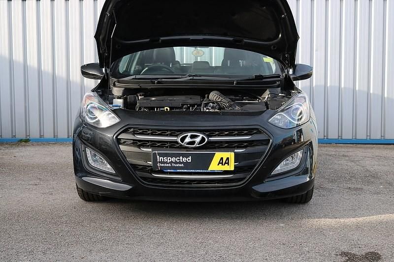 Used Hyundai i30 89 HP (65 kW) 2015 Black Estate