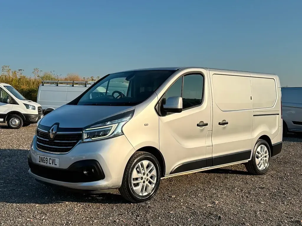 Used Renault Trafic 2019 Silver MPV