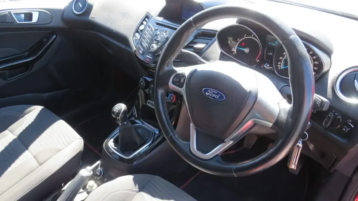 Usado Ford Fiesta Zetec 2016 Vermelho Citadino
