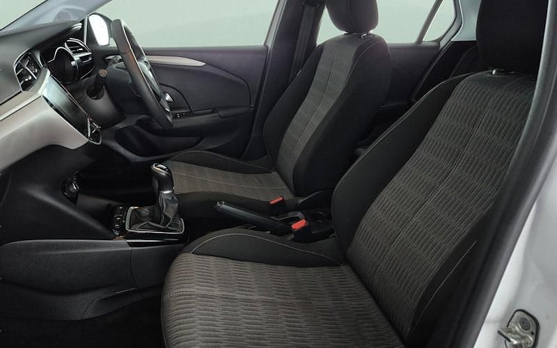 Used Vauxhall Corsa Design Edition 75 HP (55 kW) 2022 White Hatchback