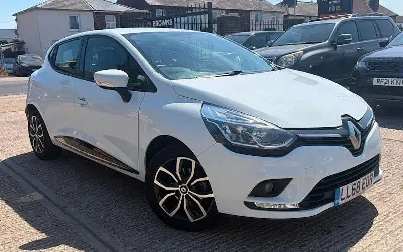 Used Renault Clio Play 76 HP (55 kW) 2018 Hatchback