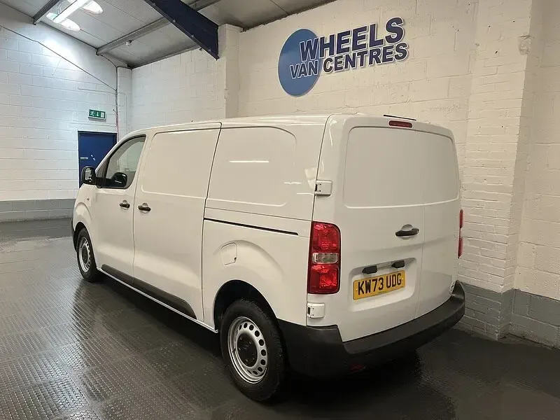 Used Citroën Dispatch 100 HP (73 kW) 2023 White MPV