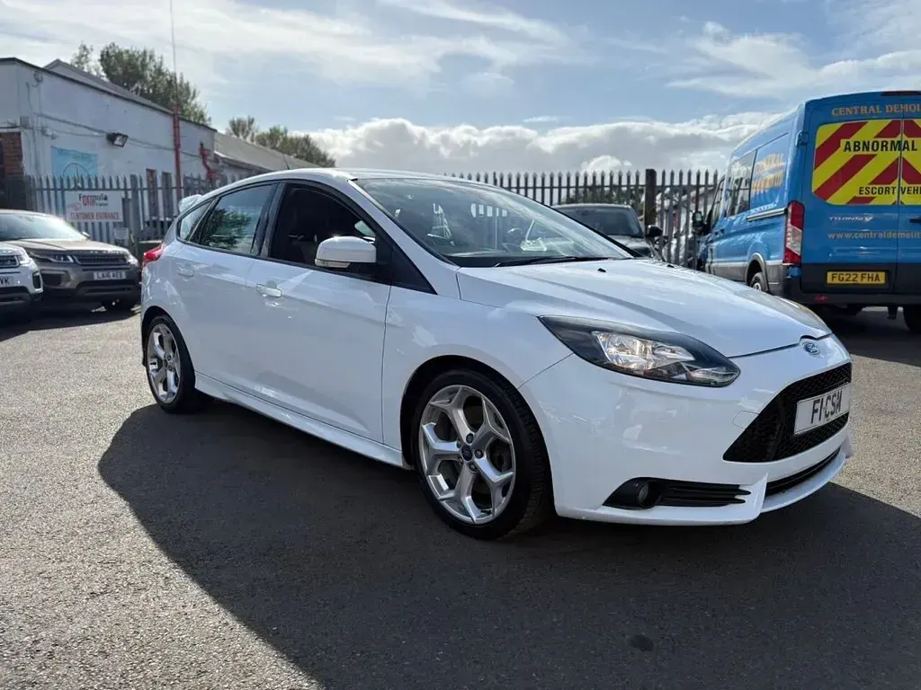 Used Ford Focus ST 250 HP (183 kW) 2014 White Hatchback