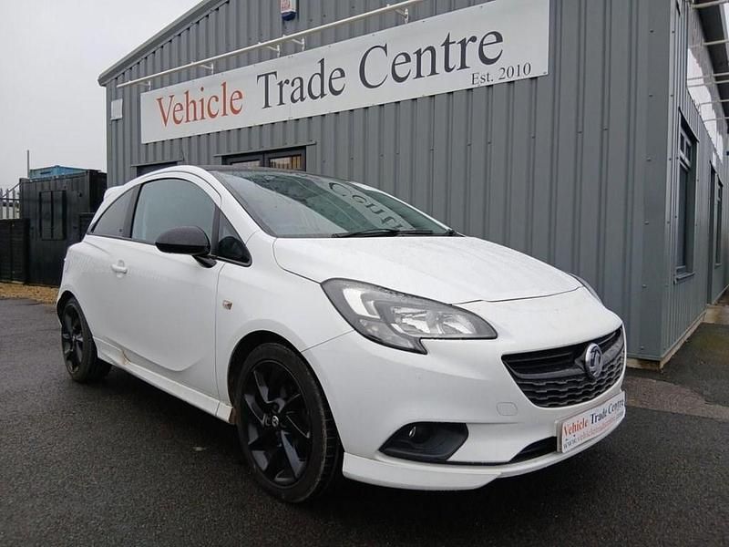 Used Vauxhall Corsa SRi 90 HP (66 kW) 2018 White Hatchback