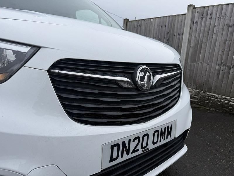 Used Vauxhall Combo Sportive 100 HP (73 kW) 2020 White Van