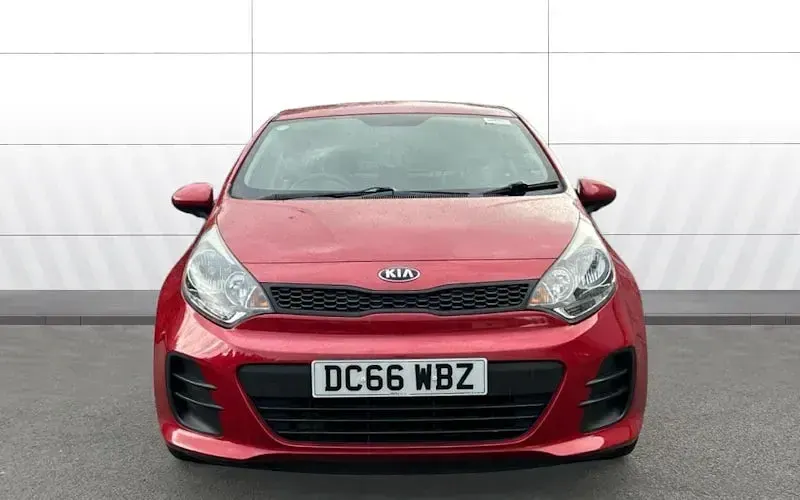 Used Kia Rio 86 HP (63 kW) 2016 Red Hatchback