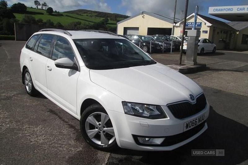 White Used 2017 Skoda Octavia SE L Estate | £8,900 (Good price) - Image 1/1