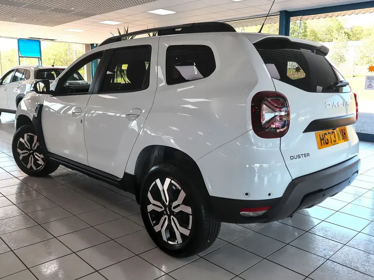 Used Dacia Duster Journey 90 HP (66 kW) 2023 White SUV