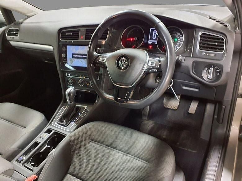 Begagnad VW Golf VII Match 2019 Silver Halvkombi