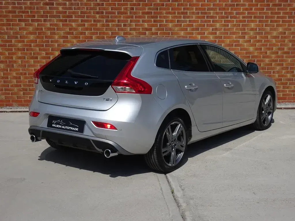 Used Volvo V40 R-Design Pro 122 HP (89 kW) 2018 Silver Hatchback