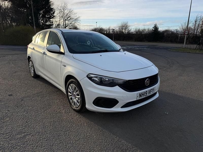 Begagnad Fiat Tipo Easy 95 HK (69 kW) 2019 Vit Halvkombi