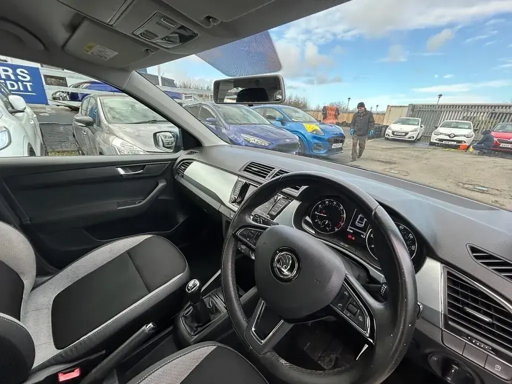 Usado Skoda Fabia SE 110 HP (80 kW) 2018 Azul Citadino