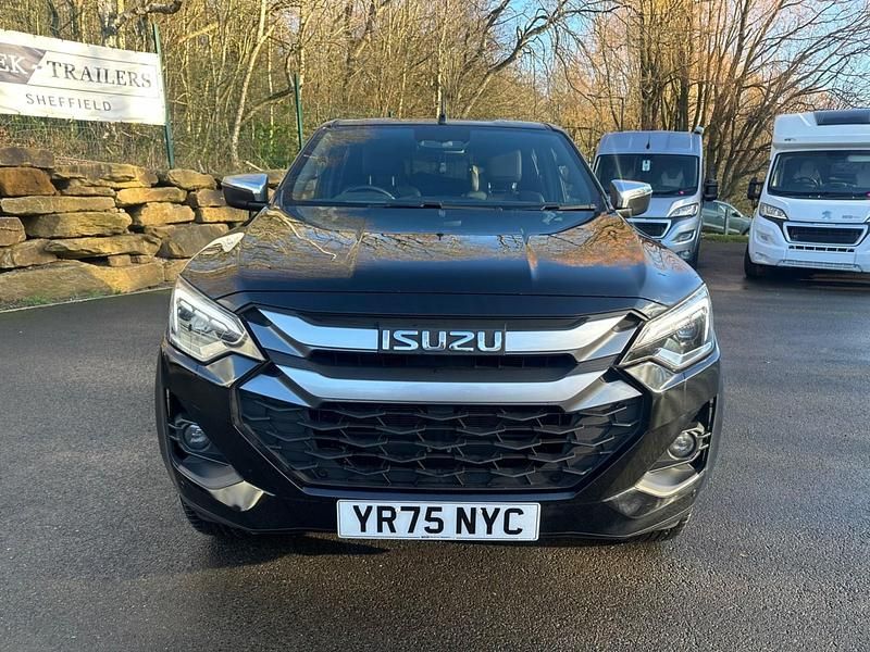 Used Isuzu D-Max 205 HP (150 kW) 2025 Black Pickup