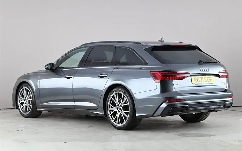 Begagnad Audi A6 Black Edition 204 HK (150 kW) 2021 Grå Kombi