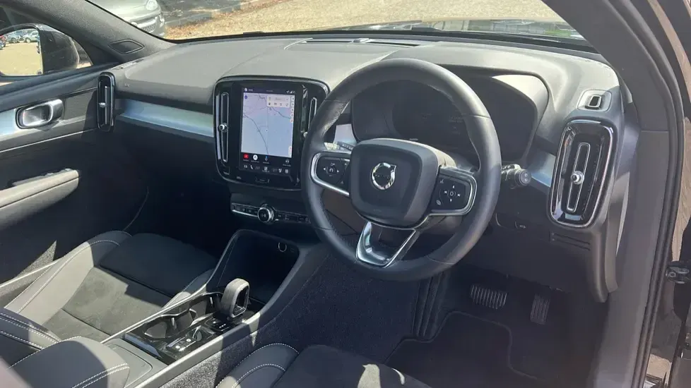 Usado Volvo XC40 Plus 197 CV (144 kW) 2025 Negro SUV