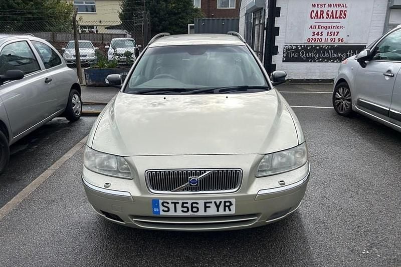 Gold Used 2006 Volvo V70 SE Estate | £2,995 (Super price) - Image 1/1