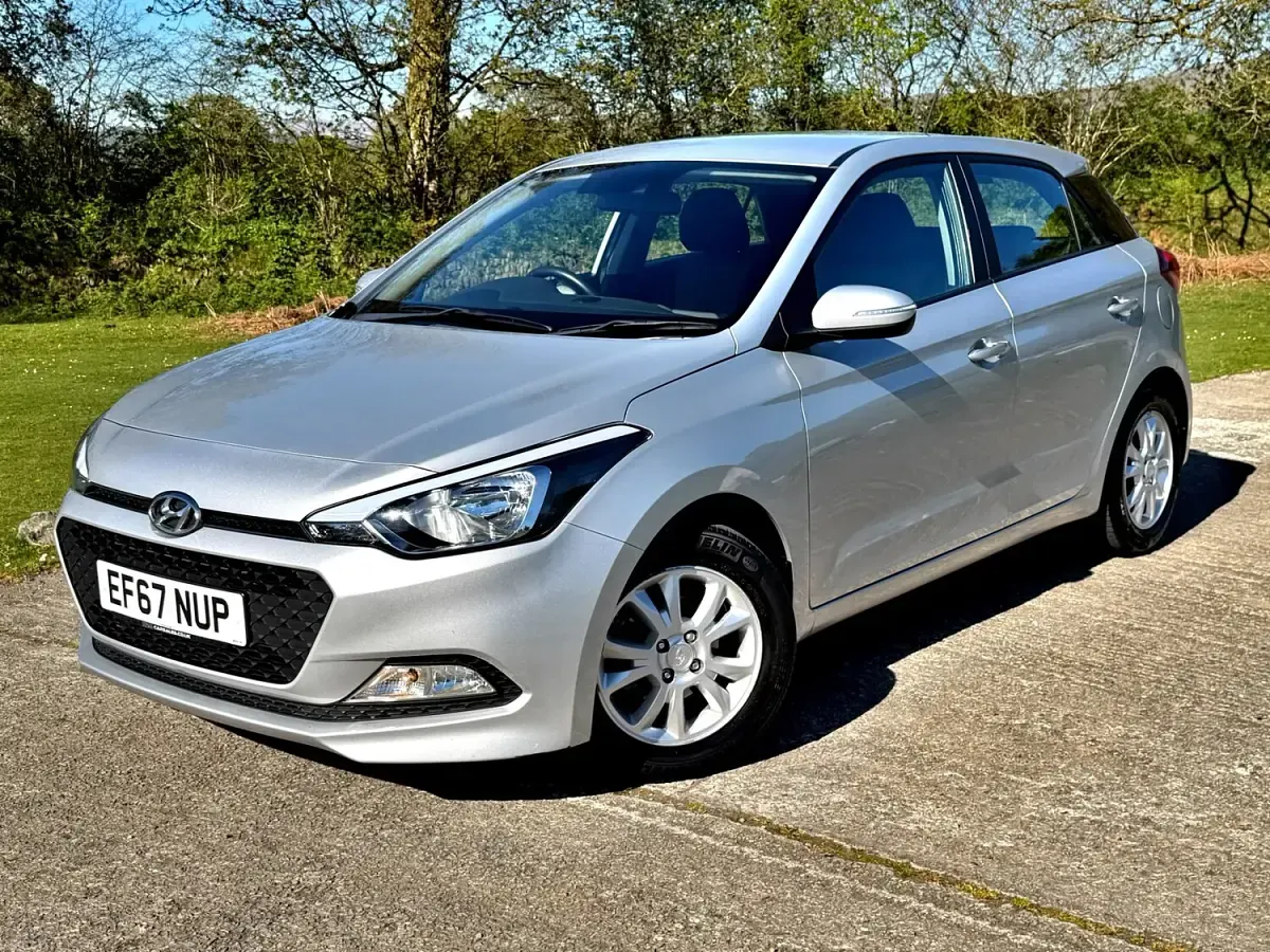 Used Hyundai i20 SE 84 HP (61 kW) 2017 Silver Hatchback