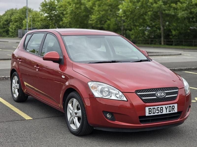 Red Used 2009 Kia Ceed Hatchback | £1,395 (Good price) - Image 1/3