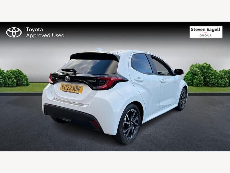 Used Toyota Yaris Hybrid Design 2022 White Hatchback