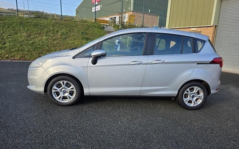 Usado Ford B-MAX Zetec 101 HP (74 kW) 2016 Monovolume
