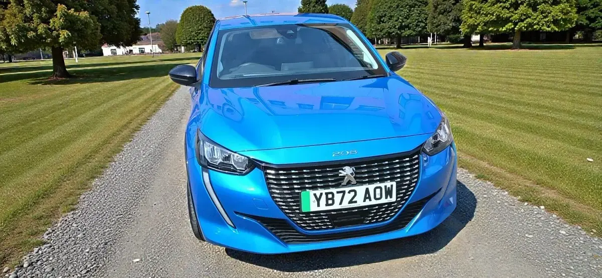 Used Peugeot e-208 Allure+ 100 kW (136 HP) 2023 Blue Hatchback