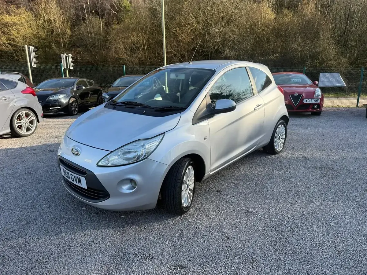 Używany Ford Ka Zetec 75 KM (55 kW) 2011 Srebrny Hatchback