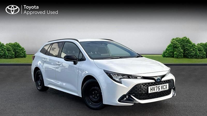 Pure white Used 2025 Toyota Corolla | £19,546 (Super price) - Image 1/4