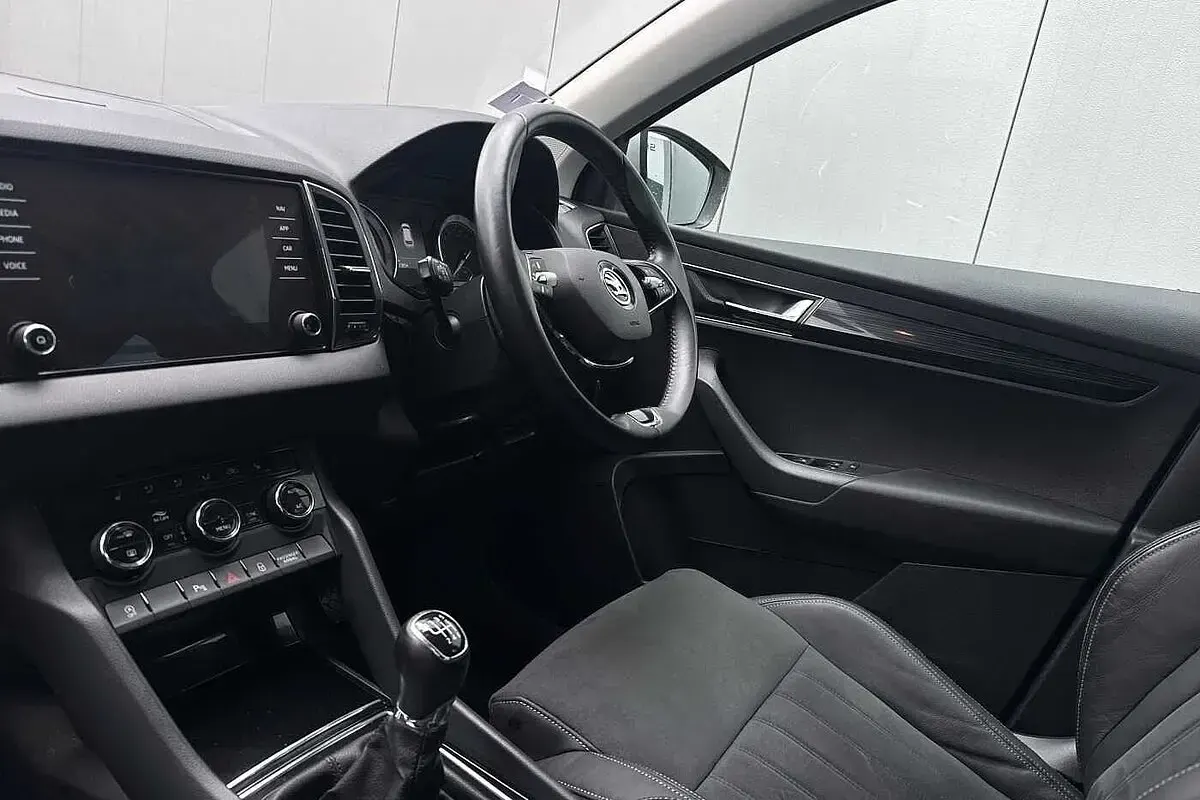 Used Skoda Karoq SE L 150 HP (110 kW) 2022 Brilliant silver metallic SUV
