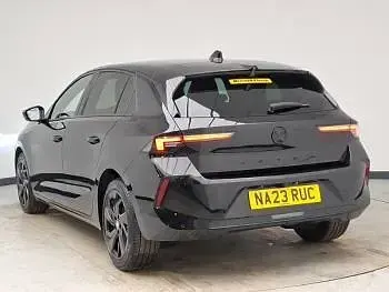 Używany Vauxhall Astra 130 KM (95 kW) 2023 Czarny Hatchback