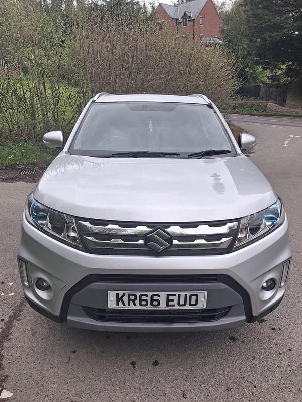 Second-hand Suzuki Vitara SZ5 120 CP (88 kW) 2016 Argintiu SUV