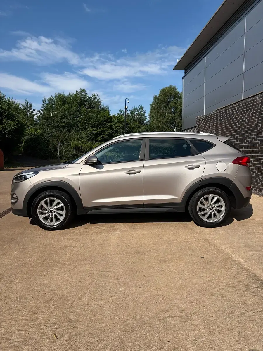 Used Hyundai Tucson SE 116 HP (85 kW) 2016 Beige SUV