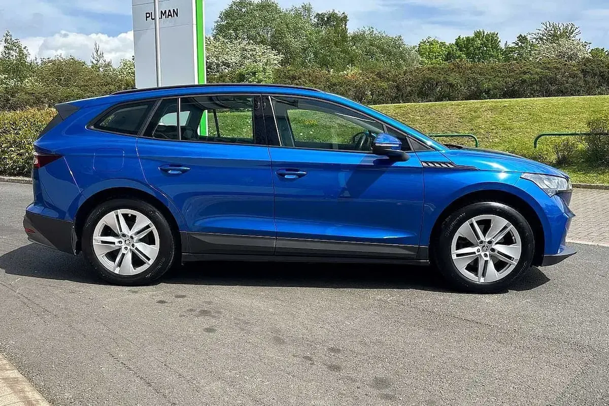 Used Skoda Enyaq iV 97 kW (132 HP) 2023 Race blue metallic SUV