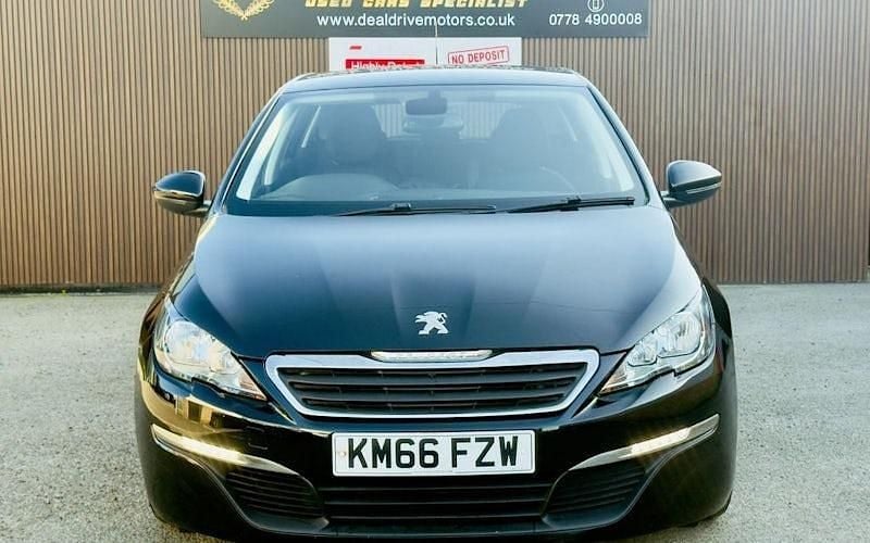 Used Peugeot 308 Active 120 HP (88 kW) 2016 Black Hatchback