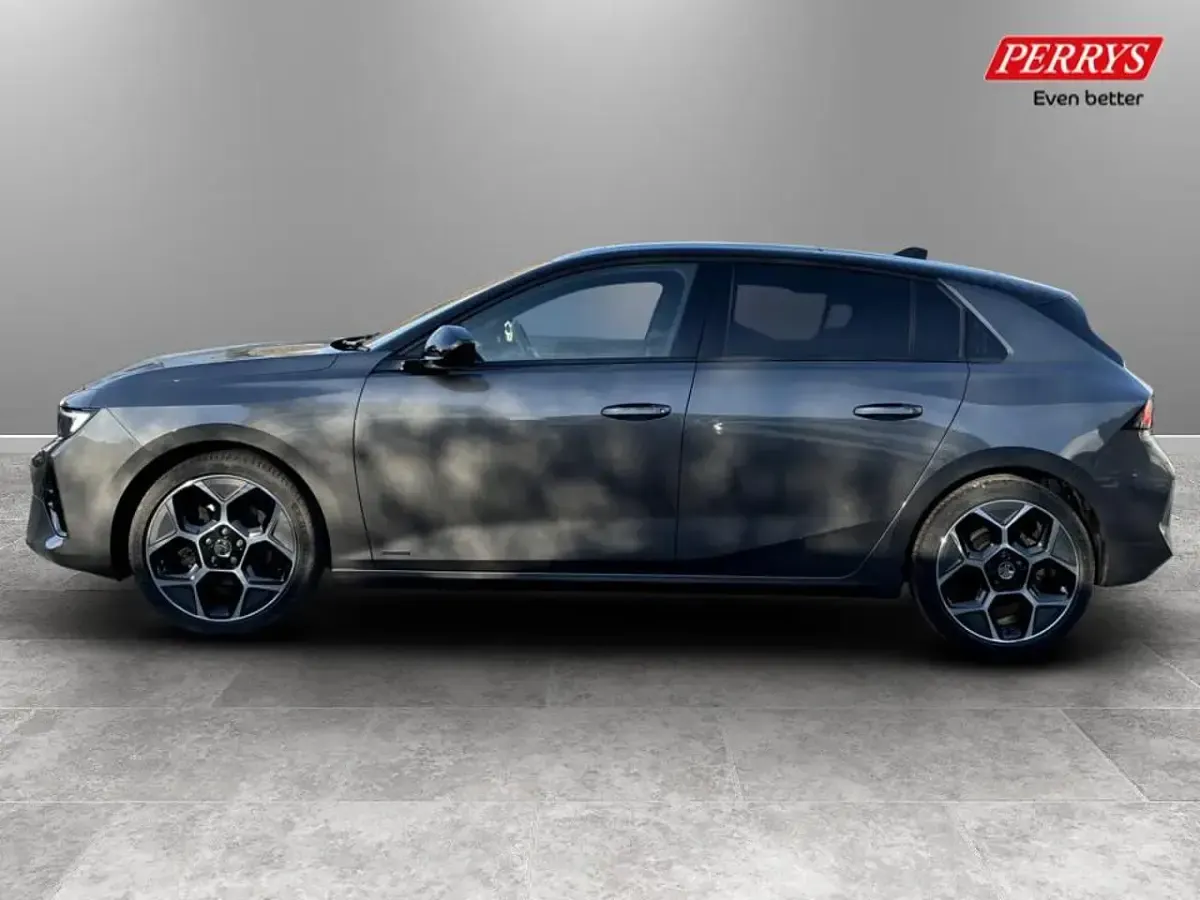 Usado Vauxhall Astra Ultimate 128 CV (94 kW) 2024 Gris Utilitario