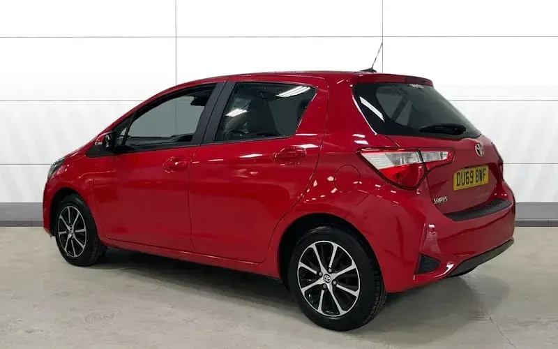 Used Toyota Yaris 111 HP (81 kW) 2019 Red Hatchback