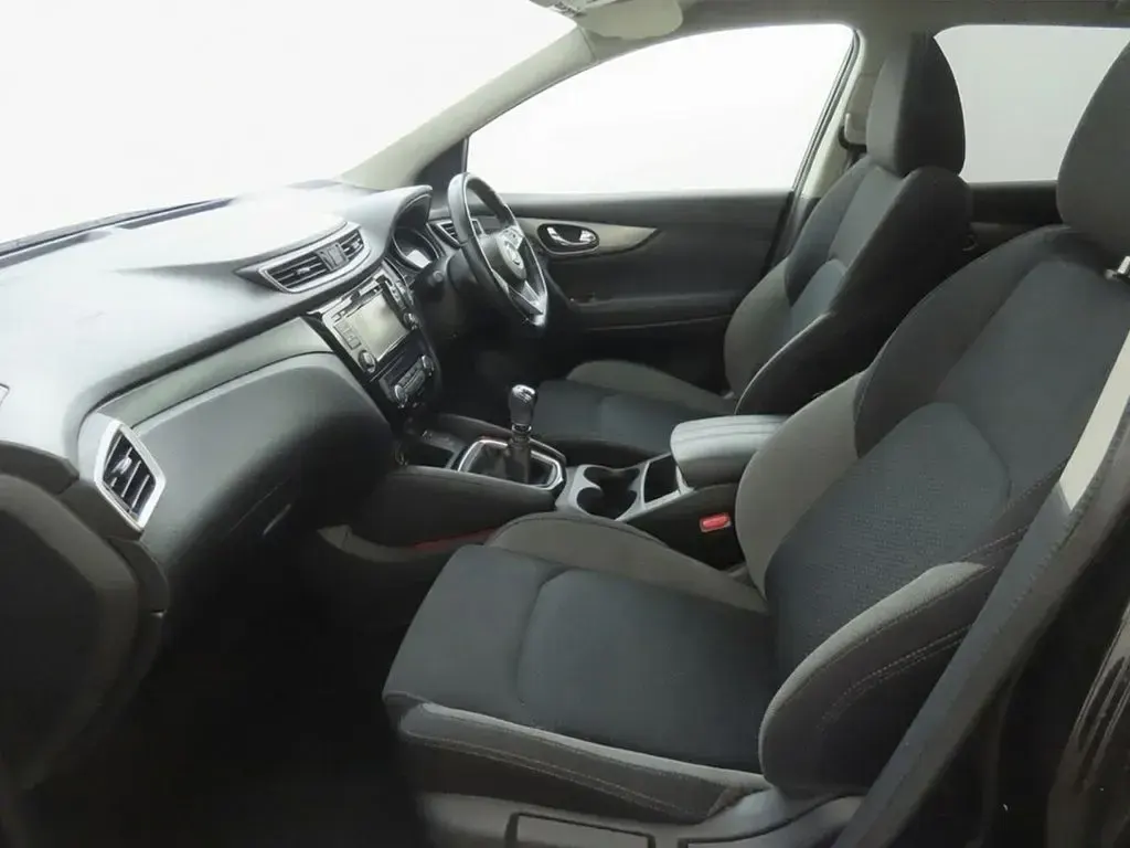 Used Nissan Qashqai N-Connecta 115 HP (84 kW) 2018 Black SUV