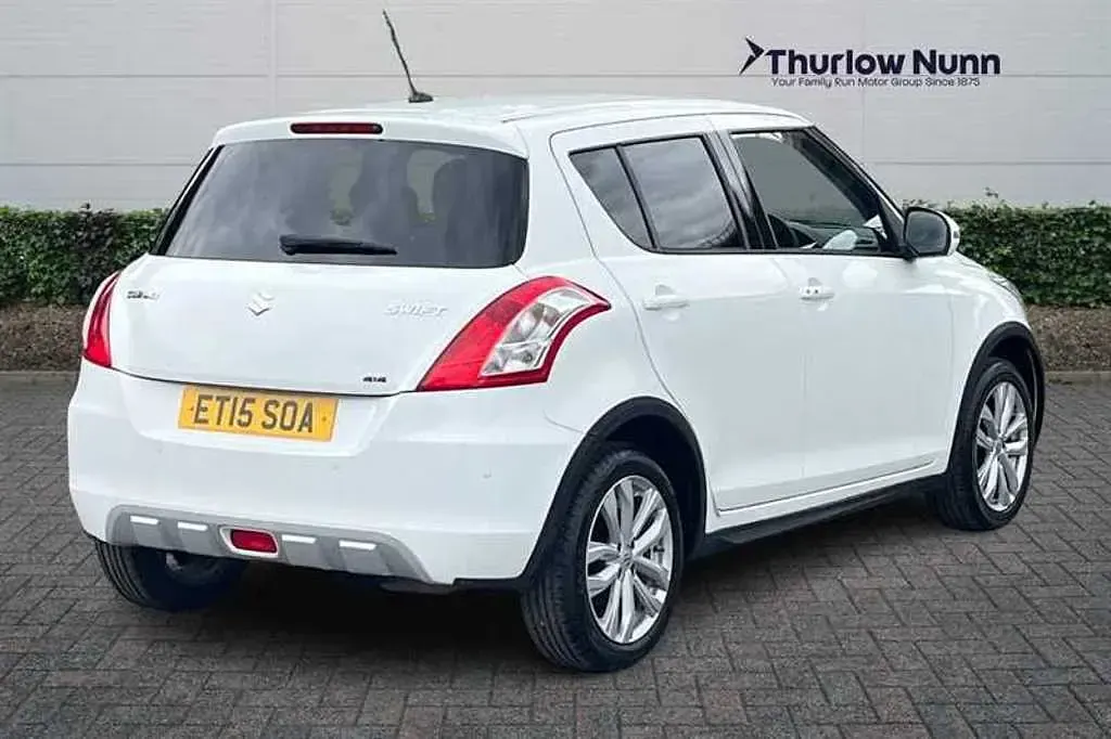 Used Suzuki Swift SZ4 90 HP (66 kW) 2015 White Hatchback