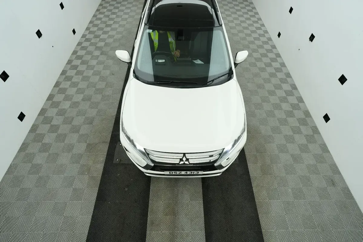 Used Mitsubishi Eclipse 2019 White Hatchback