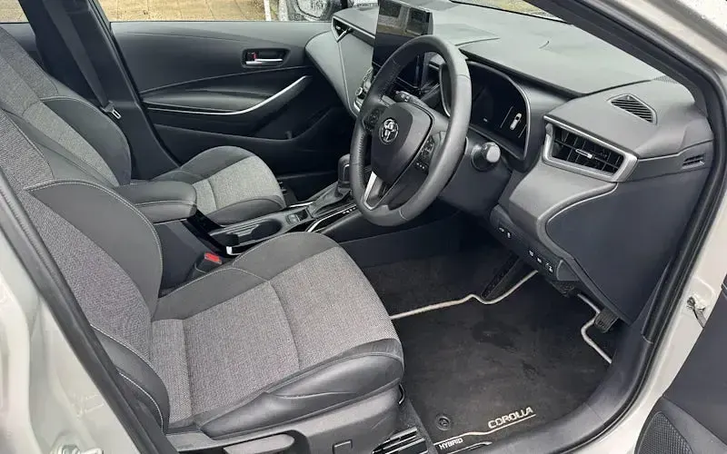 Used Toyota Corolla Design 140 HP (102 kW) 2025 Silver Estate