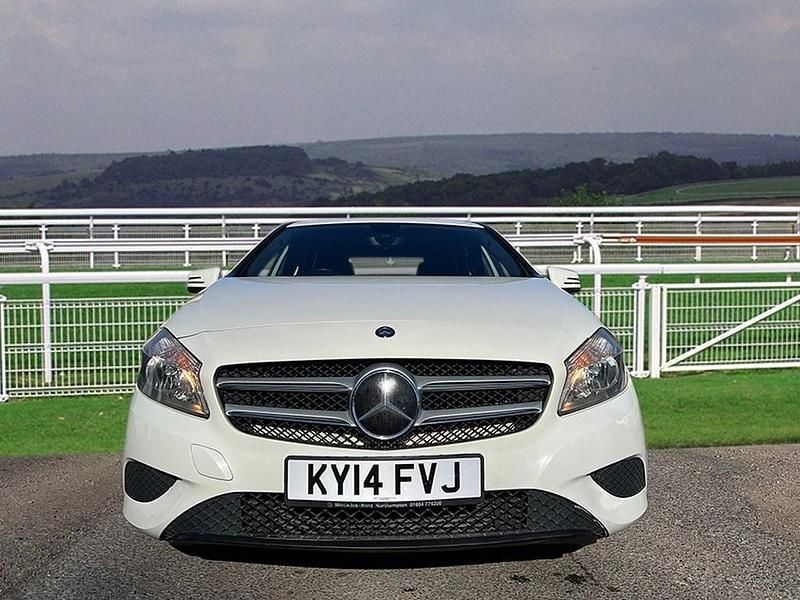 Used Mercedes A200 136 HP (100 kW) 2014 White Hatchback