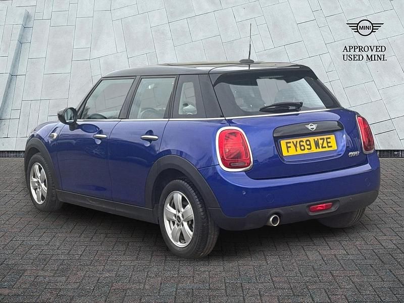 Used Mini Cooper Classic 134 HP (98 kW) 2019 Blue Hatchback