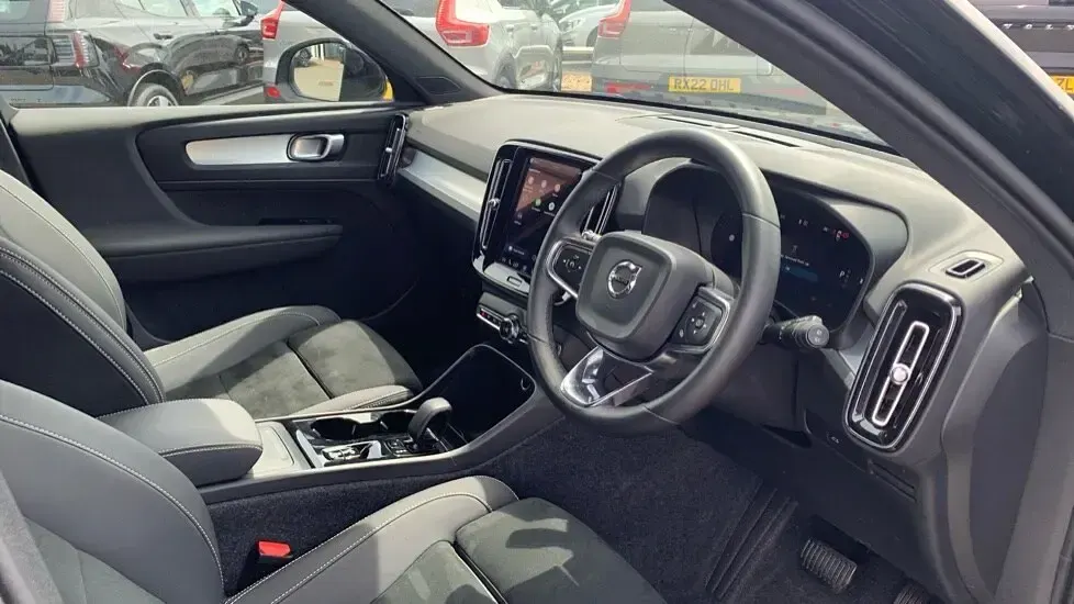 Used Volvo XC40 Plus 194 HP (142 kW) 2025 Black SUV