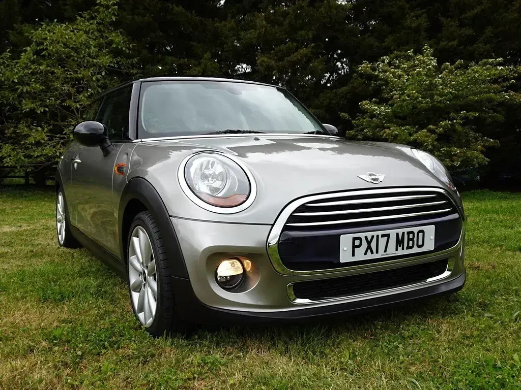 Used Mini Cooper Hatch 136 HP (100 kW) 2017 Silver Hatchback