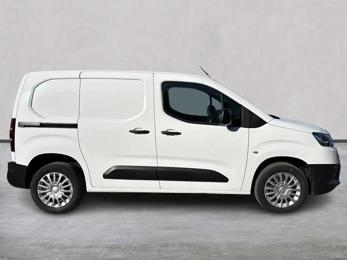 Used Toyota Proace 120 HP (88 kW) 2024 White MPV
